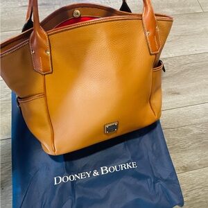 DOONEY & BOURKE
Pebble Grain Large Tote- TAN